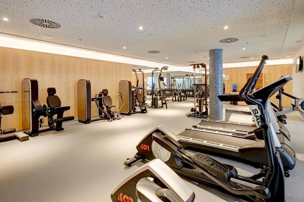 Fitness Center im Hipotels Gran Playa de Palma mit modernen Trainingsgeräten.