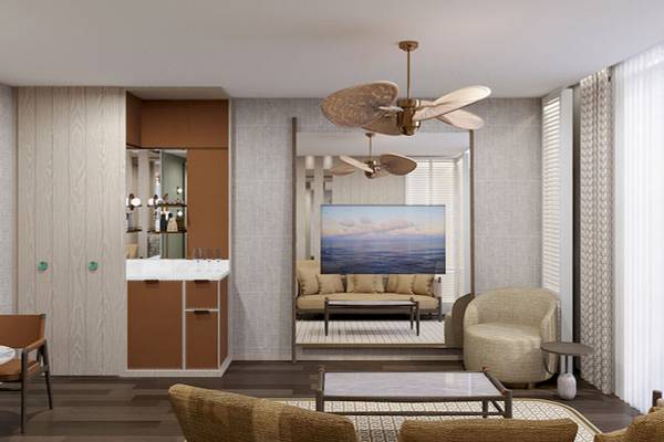 Innenansicht des Wohnbereichs im Gloria Serenity Resort mit Sofa, Tisch und Fernseher.