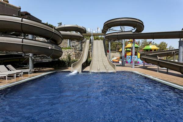 Wasserrutschen im Titanic Luxury Collection Bodrum