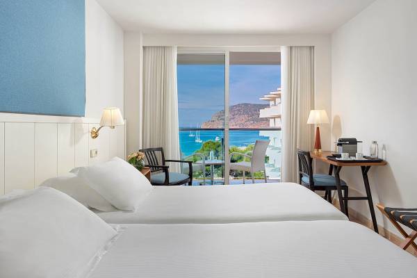 Doppelzimmer im H10 Blue Mar Boutique Hotel mit Meerblick und Terrasse