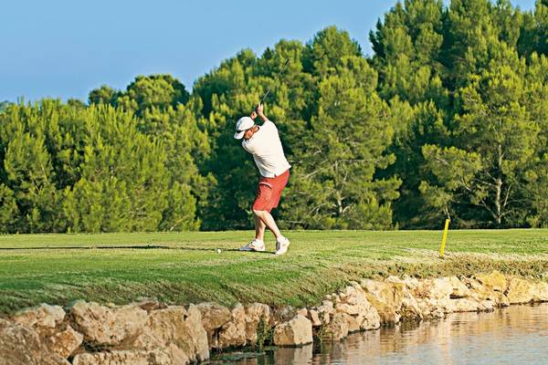 Golfspieler am H10 Blue Mar Boutique Hotel
