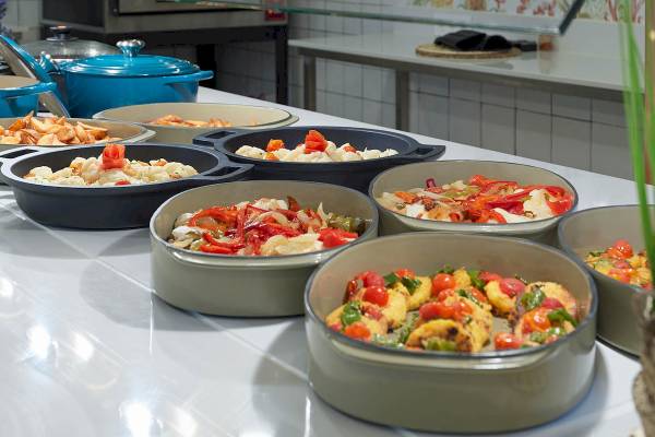 Buffet mit Gemüsegerichten im H10 Casa del Mar Hotel.