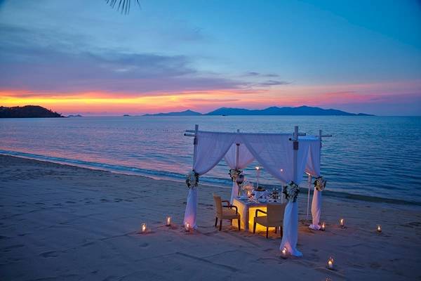 Abendessen-Arrangement am Strand im Bandara Resort & Spa