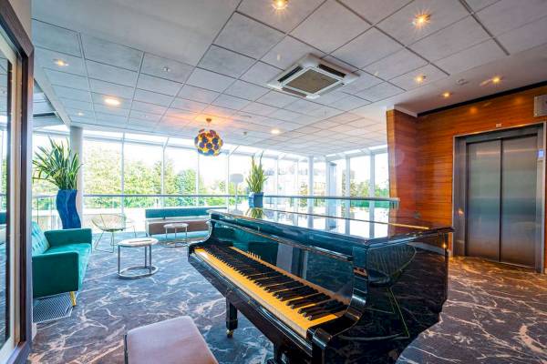 Novotel London West