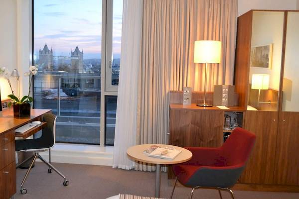 Blick aus dem Hotelzimmer des DoubleTree by Hilton Tower of London auf den Doppelturm