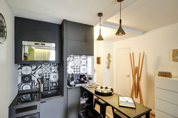 Küche im Novotel Paris Centre Bercy mit moderner Ausstattung und Küchengeräten.