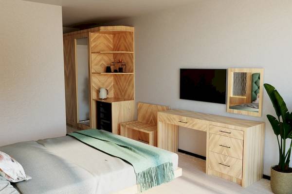 Das Schlafzimmer der Sunrise Queen Luxury Hotel Suite mit Bett, Schreibtisch, Spiegel und Pflanzen.