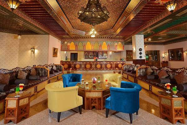 Lobby des Pickalbatros Palace Resort mit orientalischen Möbeln und Dekor.