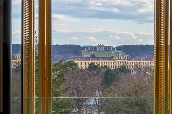 Blick aus dem Fenster des DoubleTree by Hilton Vienna Schonbrunn auf die Schönbrunn Palastanlagen