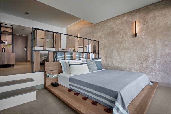 Club Marvy Hotel Schlafzimmer mit Bett und Schlafbereich
