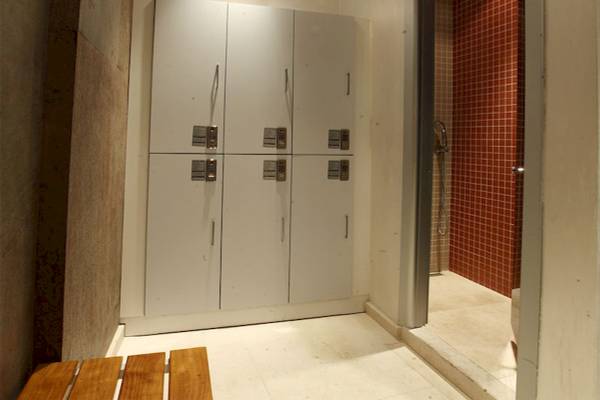 Dusche und Umkleidekabinen im Victory Hotel & Spa Istanbul