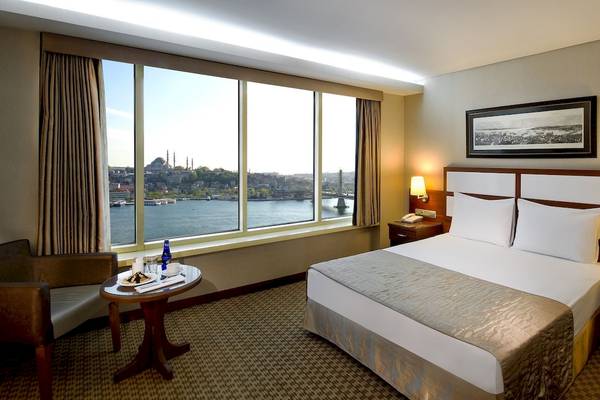 Zimmer im Golden City Hotel Istanbul mit Aussicht auf die Stadt