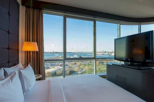 Doppelzimmer mit Meerblick im Doubletree by Hilton Istanbul Moda