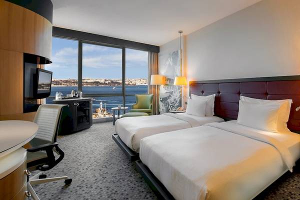 Zimmer im Doubletree by Hilton Istanbul Moda Hotel mit Blick auf das Meer
