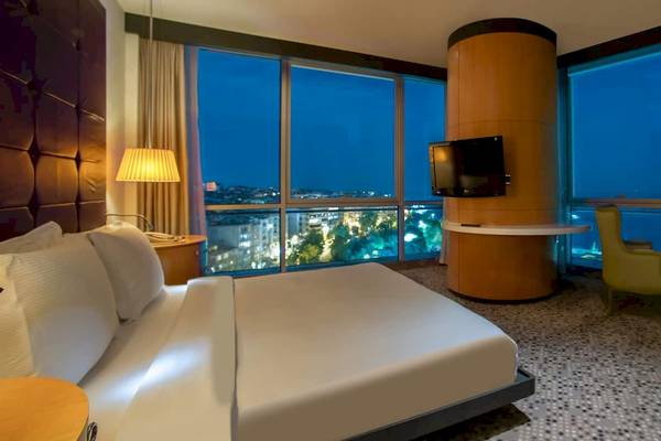 Doppelzimmer im Doubletree by Hilton Istanbul Moda mit Blick auf die Stadt