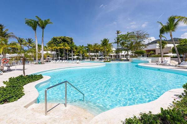 Außenansicht des Swimmingpools im Senator Puerto Plata Spa Resort