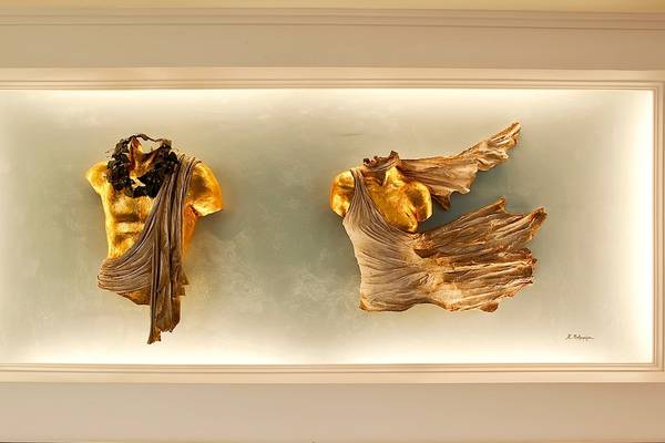 Goldene Skulpturen im Yria Island Boutique Hotel & Spa