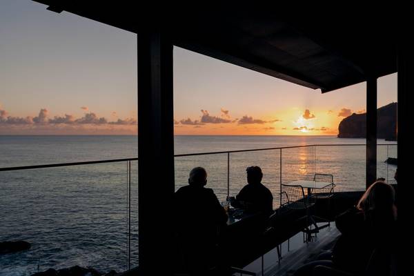 Sonnenuntergang auf dem Balkon im Sentido Galosol mit Blick auf das Meer