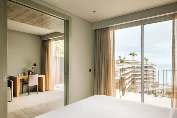 Saccharum Hotel Zimmer mit Meerblick und großer Terrasse.