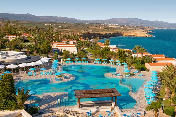 Hotel Iberostar Creta Panorama & Mare mit Außenpool und Blick auf das Meer