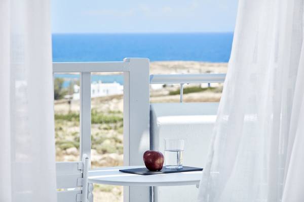 Mr and Mrs White Paros Hotel