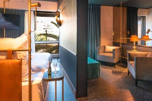Skylark, Aluma Hotel & Resort in Athen