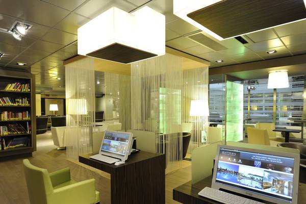 Almar Timi Ama Resort & Spa Lobby Bereich mit Schreibtischen, Computern und Sitzmöbeln