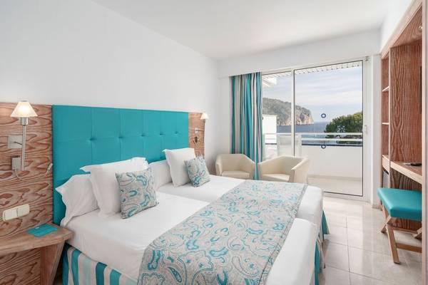 Zimmer mit zwei Betten und Meerblick im ALUA Gran Camp de Mar Hotel