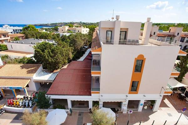 Hotel Rosales Formentera aus der Vogelperspektive mit Meerblick