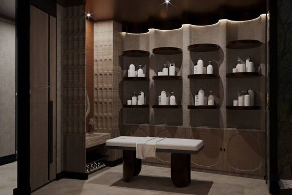 Innenansicht des Wellnessbereichs des Ethno Belek Hotels mit Regalen und einer Behandlungsliege.