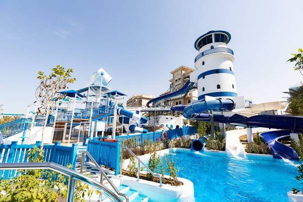 Wasserpark im W Dubai - Mina Seyahi Hotel mit Rutschen und Pool