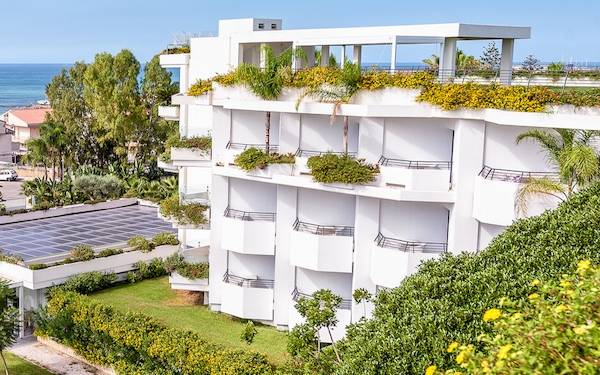 Acacia Palace Hotel mit Meerblick, Swimmingpool und Garten