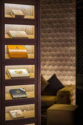 Zigarrendisplay im Sharq Village und Spa, Ritz Carlton Hotel.