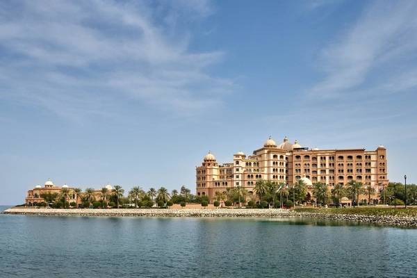 Außenansicht des Marsa Malaz Kempinski, The Pearl Hotels am Wasser