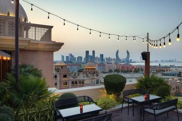 Aussicht von der Dachterrasse des Marsa Malaz Kempinski, The Pearl mit Blick auf die Stadt