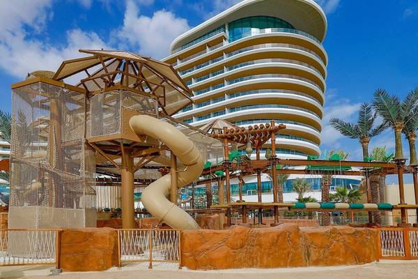 Wasserrutsche des Waldorf Astoria Doha Lusail Hotels