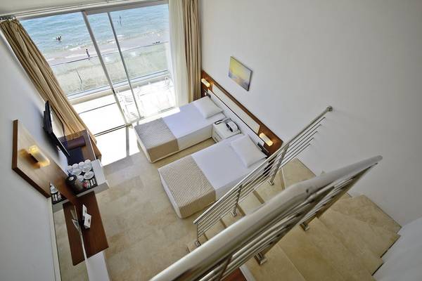 Doppelzimmer im Yalihan Una Hotel mit Blick auf den Strand.