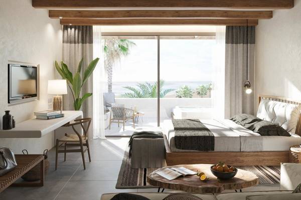 Hotelzimmer im JAZ Riviera mit Blick auf das Meer und eine Terrasse.