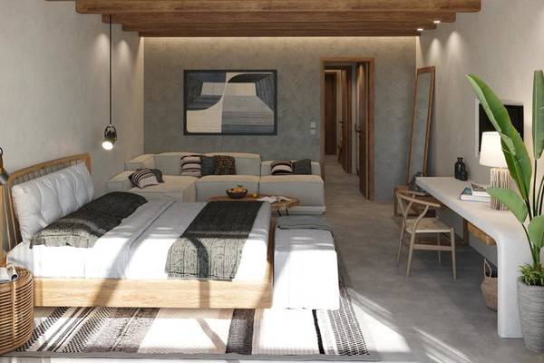 Modernes Hotelzimmer im JAZ Riviera mit Holzbalkendecke, einem großen Bett und Wohnbereich.