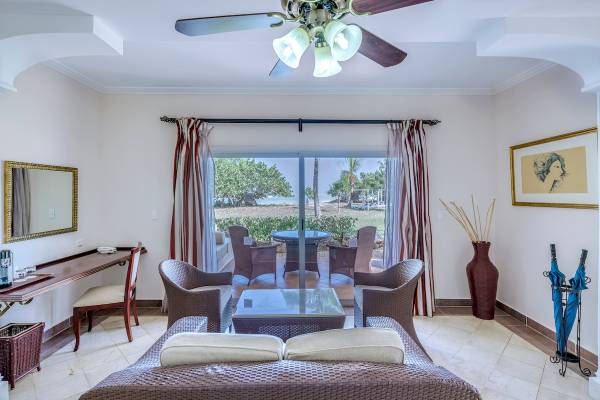 Wohnzimmer des Paradisus Varadero Resort & Spa mit Blick auf das Meer.