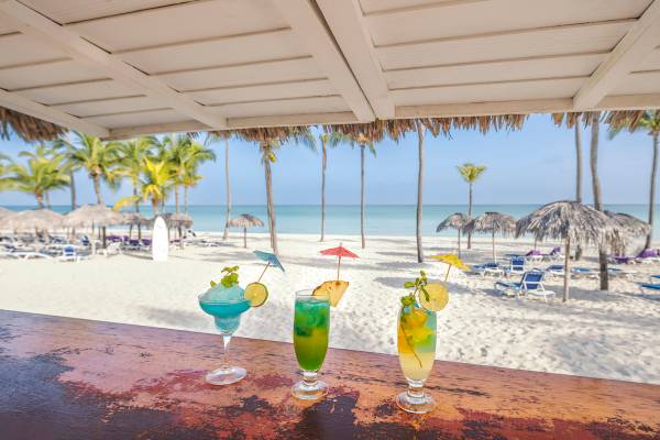 Cocktails auf der Strandbar des Paradisus Varadero Resorts und Spas.