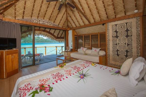 Zimmer im Le Bora Bora by Pearl Resorts mit Blick auf das Meer