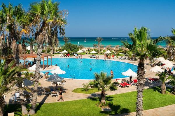 Luftaufnahme des Swimmingpools und der Umgebung des Iliade Djerba by Magic Hotels