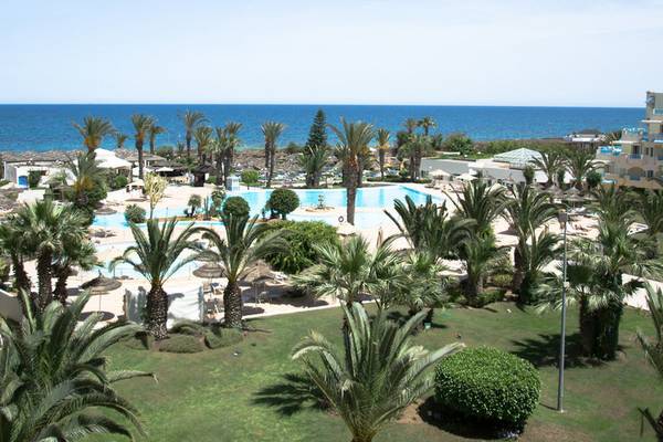 Aussicht auf das Sentido Bellevue Park Hotel mit Swimmingpool und Meer