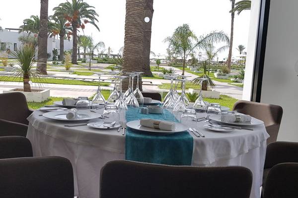 Essentisch im Hotel The Orangers Garden Villas & Bungalows mit Landschaftsausblick