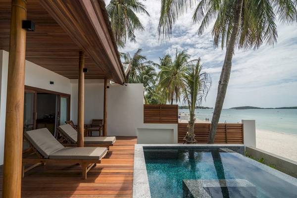 Villa mit Swimmingpool am Strand des Banana Fan Sea Resorts