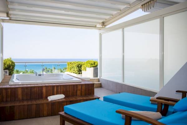 Balkon mit Jacuzzi und Meerblick im Side Star Elegance Hotel