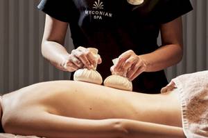 Spa-Massage im Myconian Ambassador Relais & Chateaux Hotel