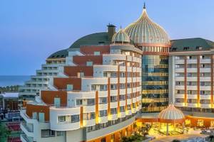 Außenansicht des Delphin Palace Hotels