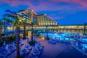 Außenansicht des Delphin Palace Hotels